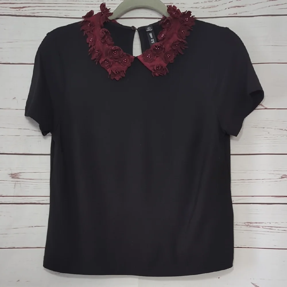 Lord & Taylor Black Shirt with Burgundy 3D‎ Floral Collar Dark Romantic Medium